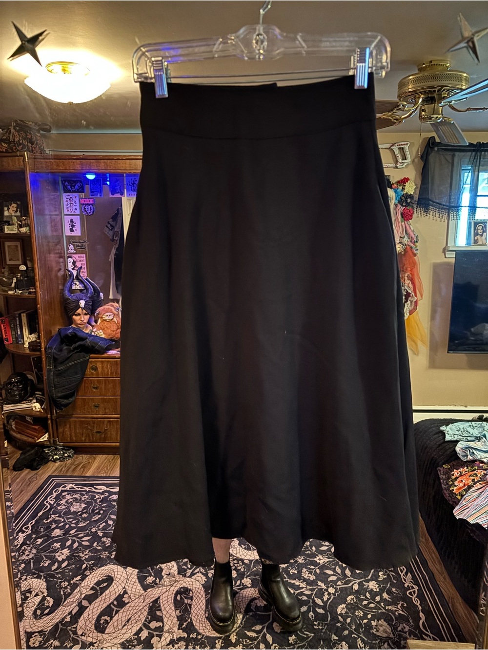 Unique Vintage Black A-Line Midi Skirt